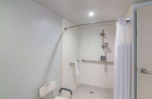 Bakersfield Hotel | Hourglass Hotel, Trademark Collection by Wyndham