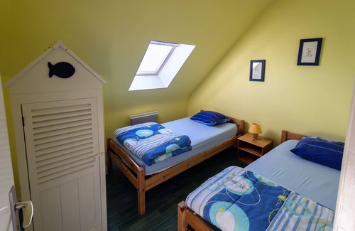 Plouescat Hotel | House 100m from the sea and sandy beaches, small sea view, enclosed garden