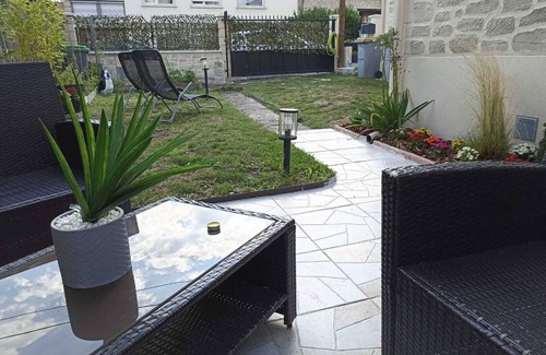 Saint-Brice-sous-Foret House | House 20 min from Paris (line h) + CDG airport link. 5 min walk to transport.