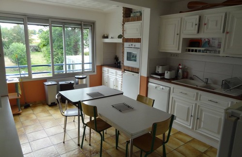 Tregueux House | House 200 m², 8 bedrooms, sleeps up to 25, 5 km from the sea, summer swimming pool.