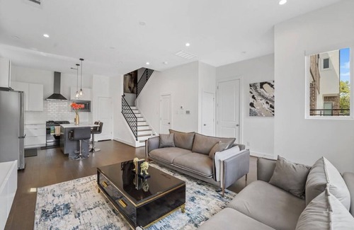 Houston House | House, 3 floors .