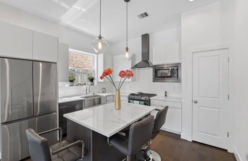 Houston House | House, 3 floors .