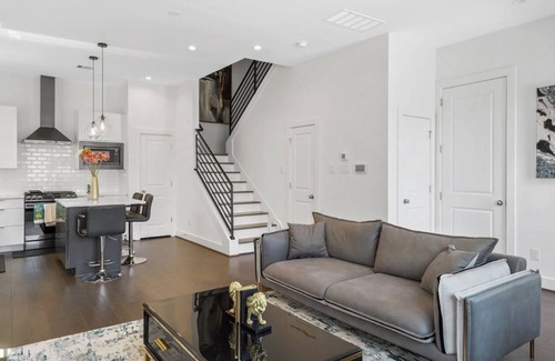 Houston House | House, 3 floors .