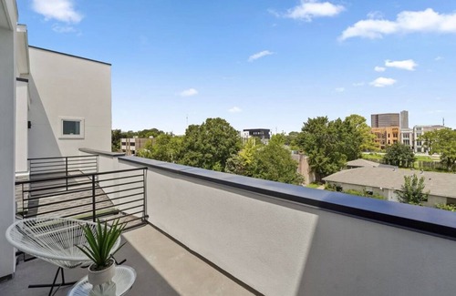 Houston House | House, 3 floors .