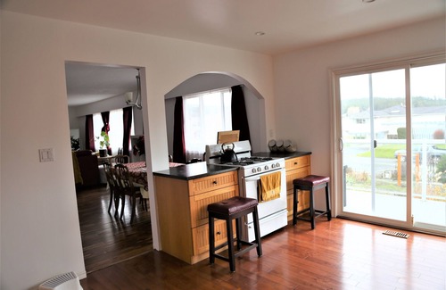 Colwood House | House and Garden near the Ocean and a Castle