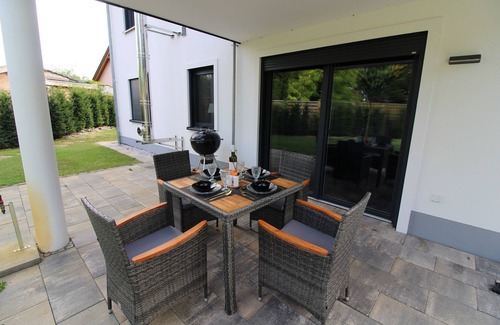 Koenigs Wusterhausen Apartment | House by the lake with access