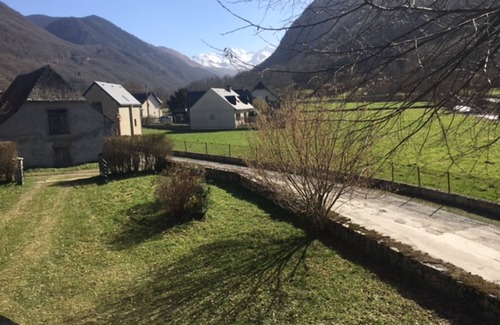 Borderes-Louron Ski Chalet | House/Cottage for 8, ideal family or friends