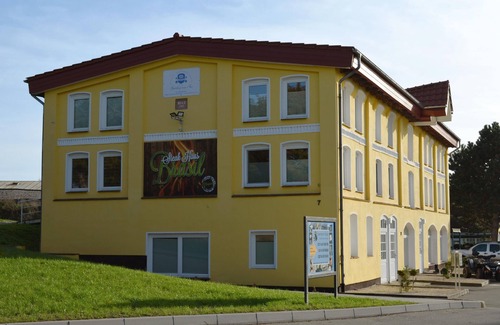 Klein Upahl Apartment | House