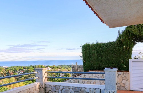 Sant Cebria de Vallalta Villa | House with private pool