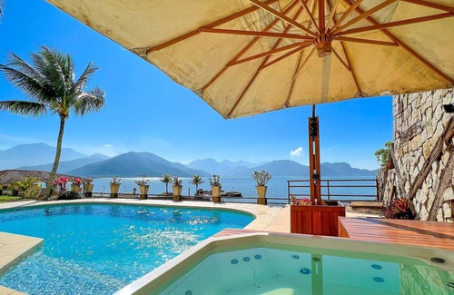 Japuiba House | House for rent in Angra dos Reis foot in the sand with swimming pool by the sea - Ang55