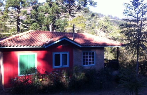 Goncalves Cottage | House for rent with beautiful view, furnished, annual or season.