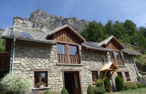 Saint-Jean-Saint-Nicolas Ski Chalet | House with character
