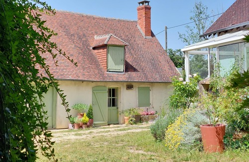 Menetou-Couture House | House - garden - private swimming pool.2 pers