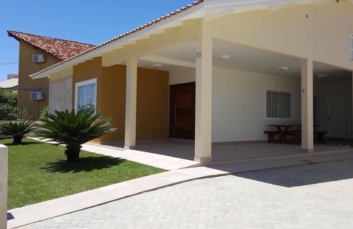 Ingleses Centro House | House gated community 80 meters from the sea