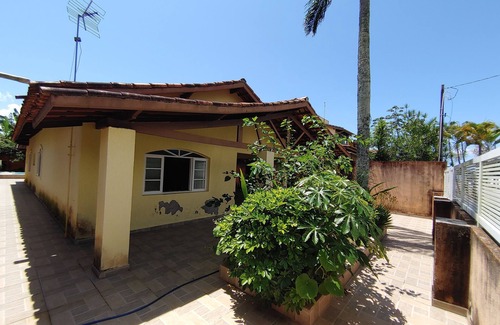 Jardim Britania House | House in Caraguá with pool and barbecue