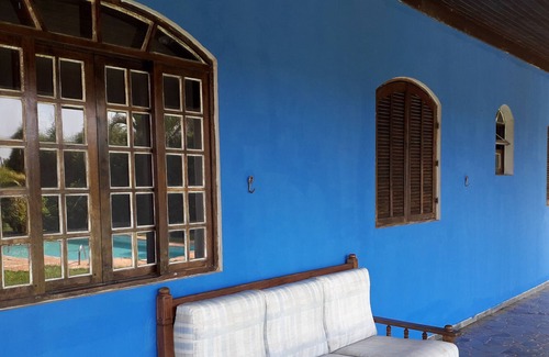 Mairinque Cottage | House in fenced area, with pool, barbecue, field and parking.