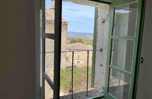 Saint-Pons-de-Mauchiens House | House in idyllic village between vineyards and sea