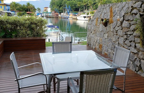 Portogalo House | House in front of the Portogalo Canal with Deck and Wave ("finger") for boat