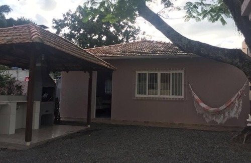 Centro House | HOUSE IN THE CENTER OF BOMBINHAS CLOSE TO THE BEACH AND SHOPPING