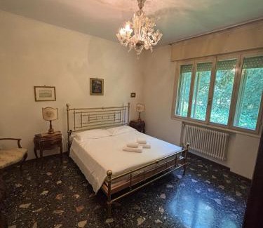 Carpenedo House | House in the park! Free parking and convenient to Venice