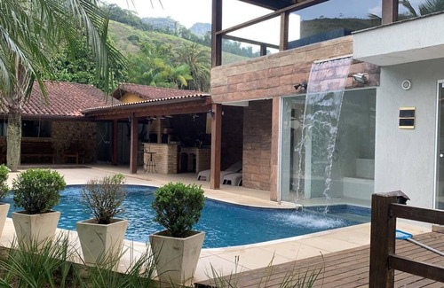 Frade House | House in the woods