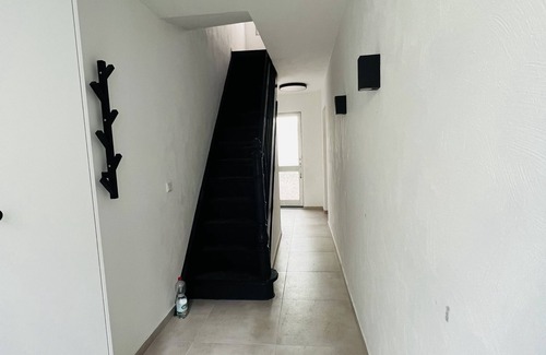 Lippstadt House | House l 10 Beds l 5 Bedrooms l 2 Bathrooms l Wi-fi
