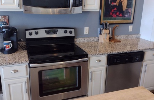 Shawano House | House Lakefront Beautiful Sleeps 12 AC, Wi Fi, 38 minutes to GB
