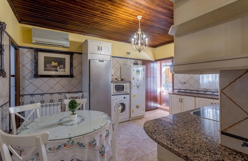 Fuentes de Andalucia Ski Chalet | House Ludima in Fuentes de Andalucia, 40 min from Sevilla and 50 min of Cordoba