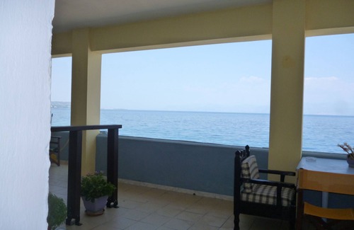 Evrostina House | House next to the beach.