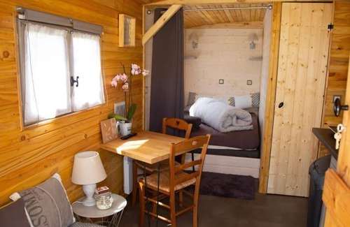 Saint-Ouen-sous-Bailly Cottage | House of Happiness '' Gypsy Caravan ''