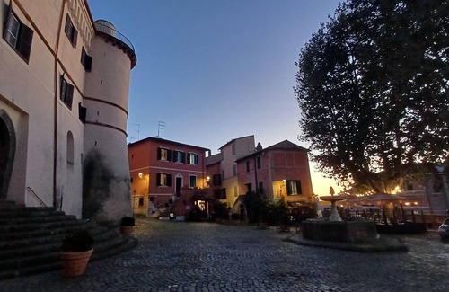 Frascati Apartment | House of Giuseppe and Tiziana - Frascati historical center 30 min by train from Rome