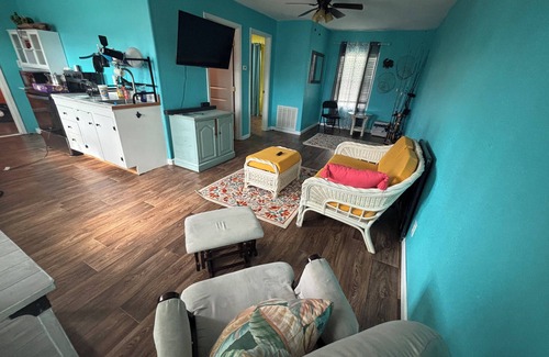 Shoreline Park House | House on the Bayou. Bring your boat and relax!