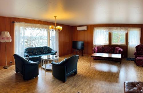 Halsa Municipality House | House on the coast with panoramic views