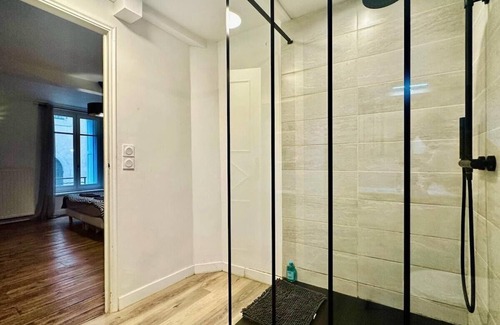 Carcassonne House | House-Private Bathroom