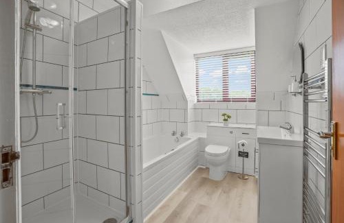 Runham House | House - Sleeps 6 & Free parking