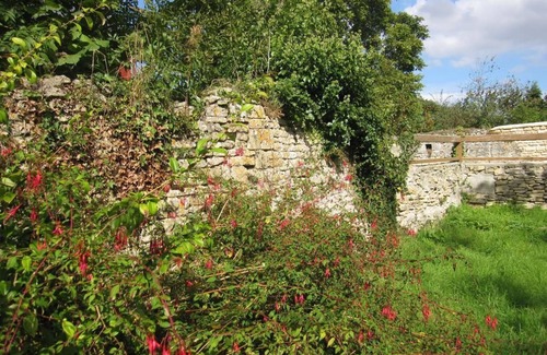 Cairon House | House surrounded by greenery, near a river, with 5 bedrooms (sleeps 15)