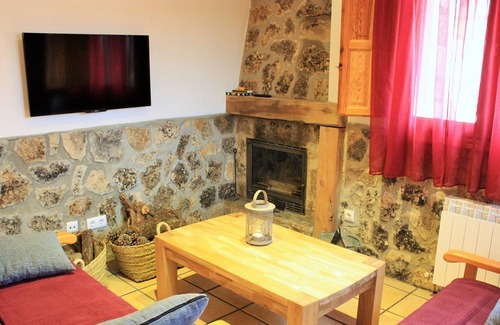 Una Cottage | House the Escalerón I | La Laguna Accommodation. Patio, barbecue and fireplace.