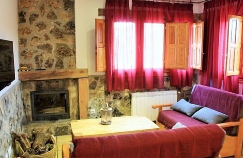 Una Cottage | House the Escalerón I | La Laguna Accommodation. Patio, barbecue and fireplace.