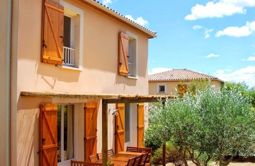 Roujan House | House w/pool in wine-growers village, wifi, AC, child-friendly, 10 km Pezenas