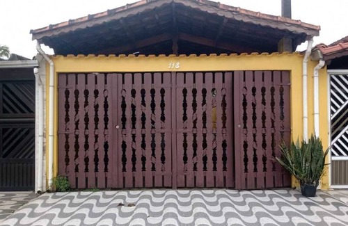 Balneario Paqueta House | House with pool on the sand