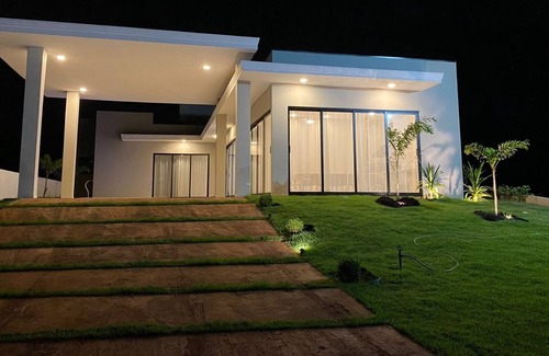 Itai House | House With 3 Suites and Heated Pool with Hydro