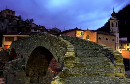 Borgomaro Apartment | House with A/C in Ligurian village