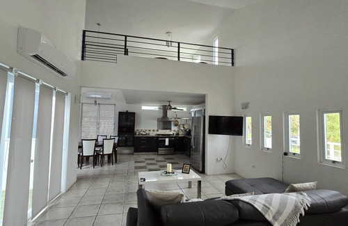 Miradero House | House with amazing architecture with private pool and full A/C.