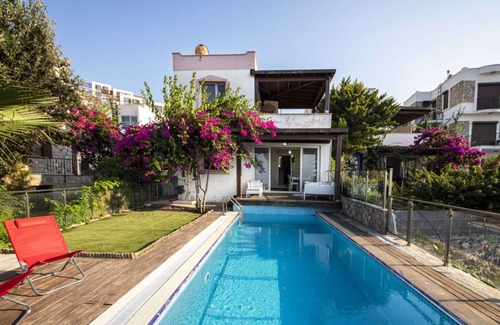 Koyunbaba Apartment | House with Amazing Sea View and Pool in Gumusluk