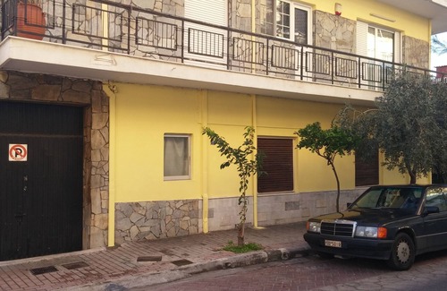 Keratsinion House | House with garage at Keratsini close to port of Piraeus and Park Selepitsari