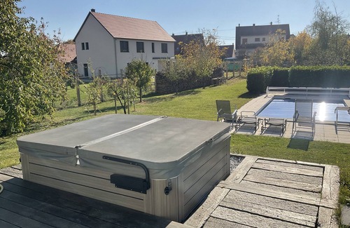 Scherwiller House | House with garden