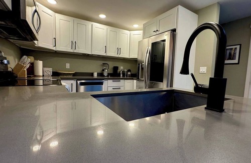 Freeland House | House with hot tub on 2.5 acres