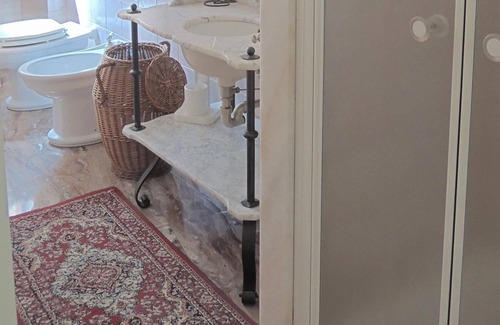 Sant'Elpidio a Mare House | House with terrace on the historic walls!