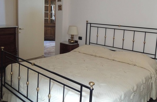 Sant'Elpidio a Mare House | House with terrace on the historic walls!