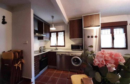 Piedralaves House | House with patio and fireplace in Piedralaves